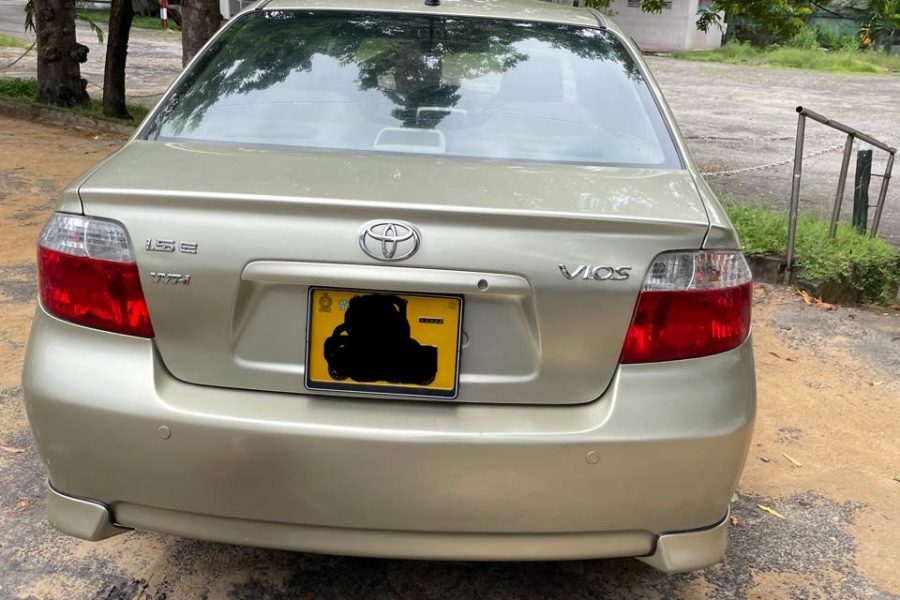 Toyota Vios / 100km Per day