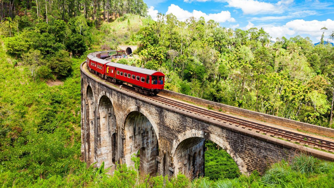 rail travel in sri lanka